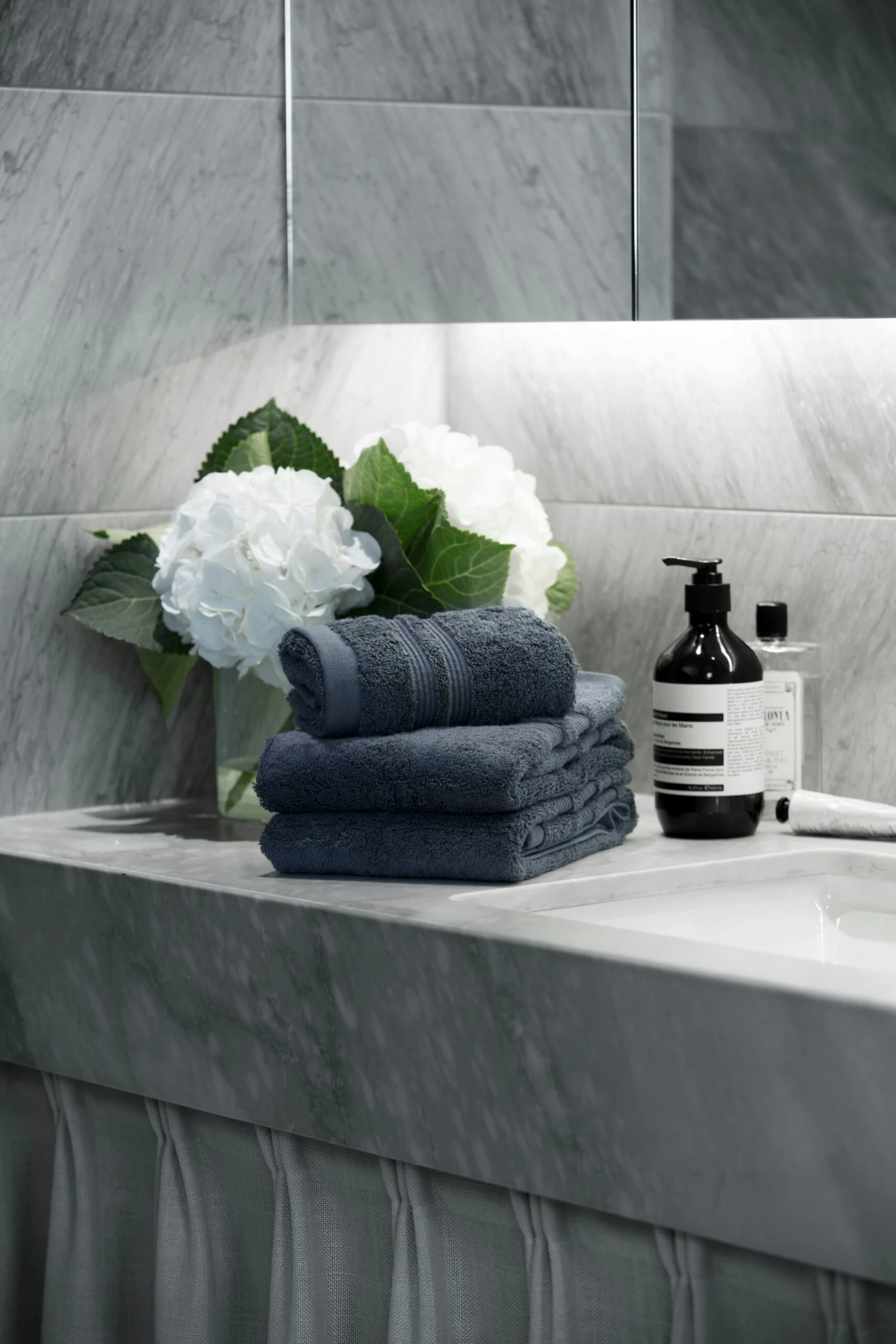 Mille Notti Fontana EKO Gästehandtuch Dunkelblau, 30x50 Cm 4 Mille Notti Fontana EKO Gästehandtuch Dunkelblau, 30x50 Cm – Bild 2