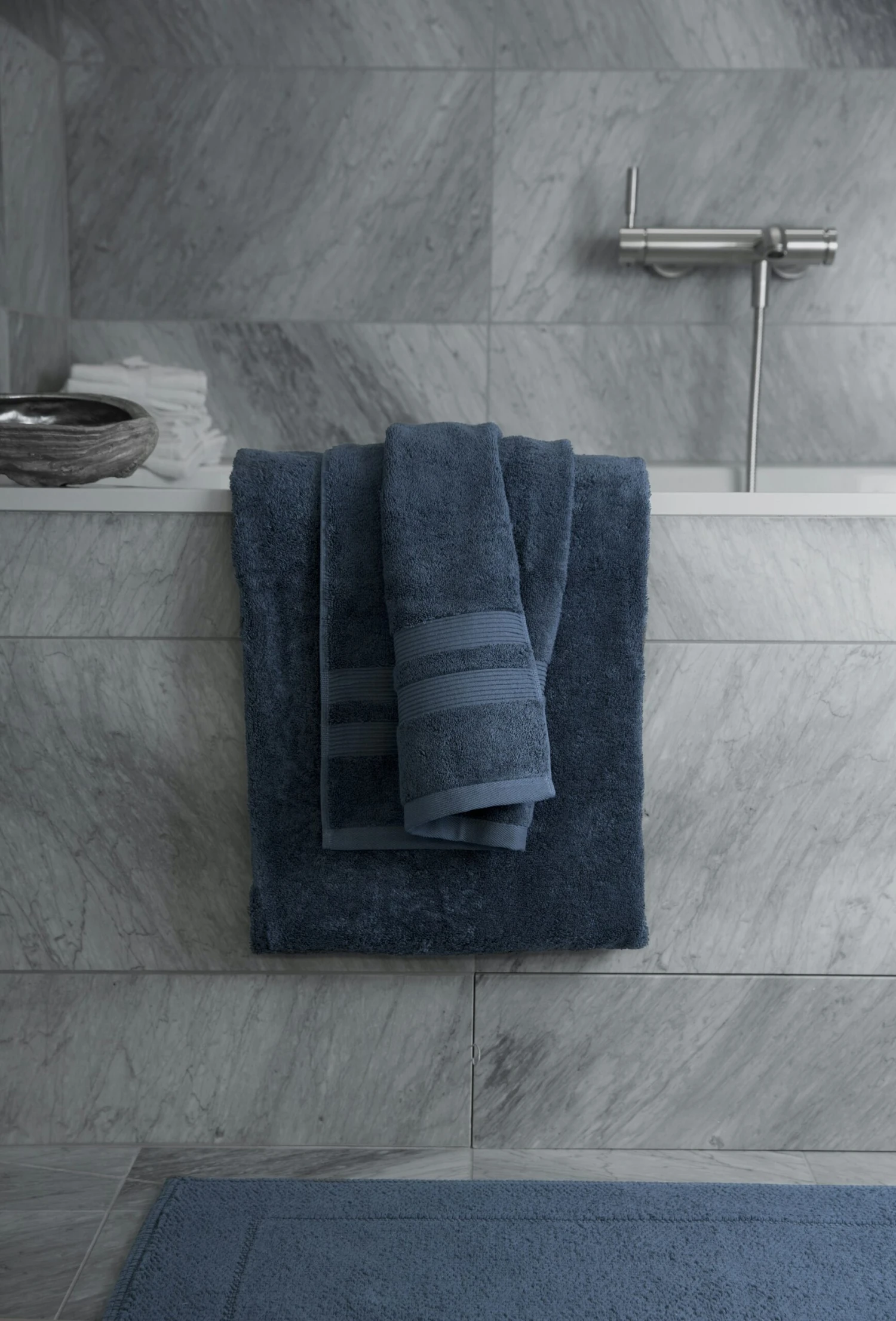 Mille Notti Fontana EKO Badetuch Dunkelblau, 70x140 Cm 5 Mille Notti Fontana EKO Badetuch Dunkelblau, 70x140 Cm – Bild 3