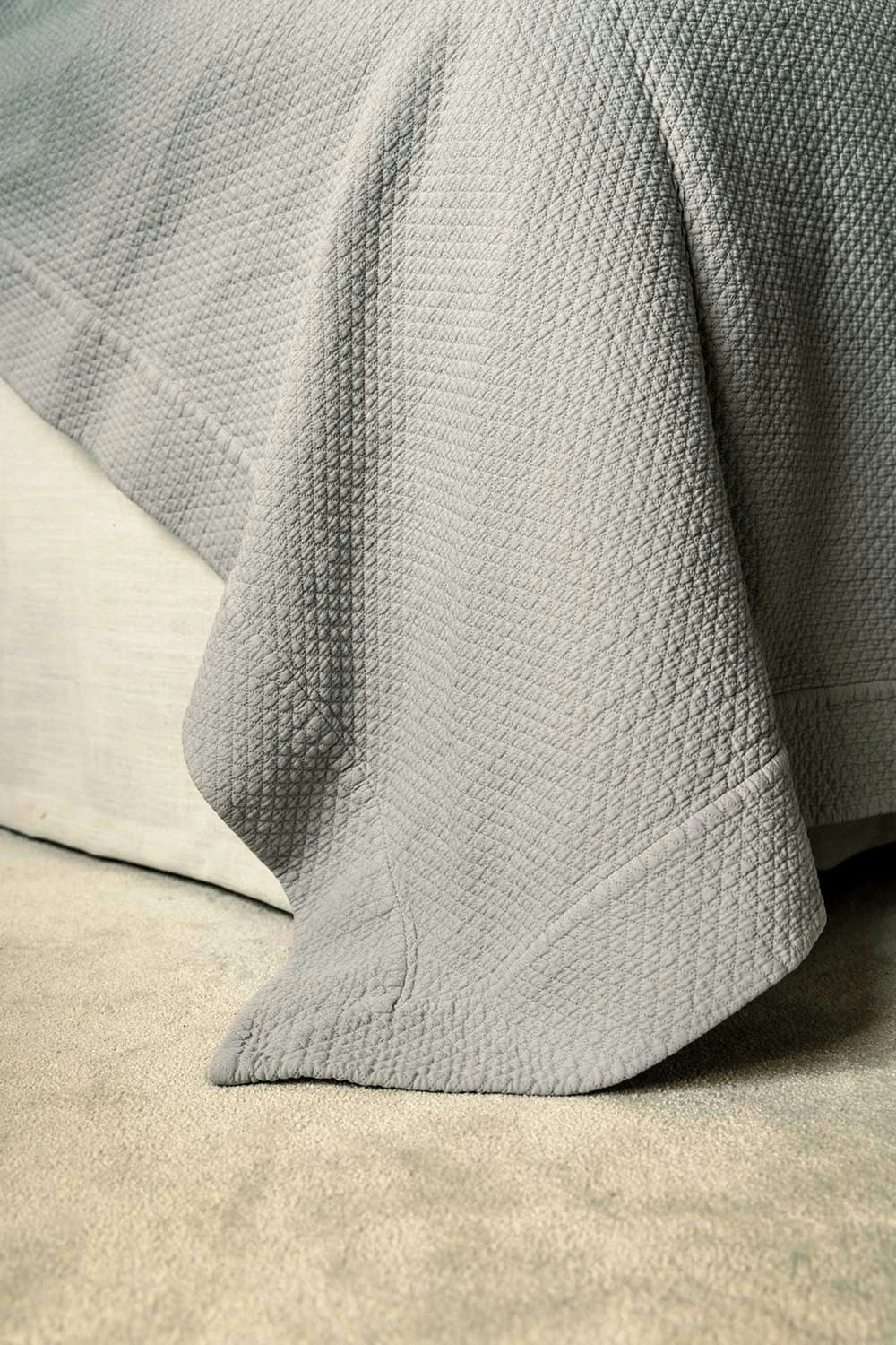 Mille Notti Ameno Tagesdecke Grau, 260x260 Cm 4 Mille Notti Ameno Tagesdecke Grau, 260x260 Cm – Bild 2