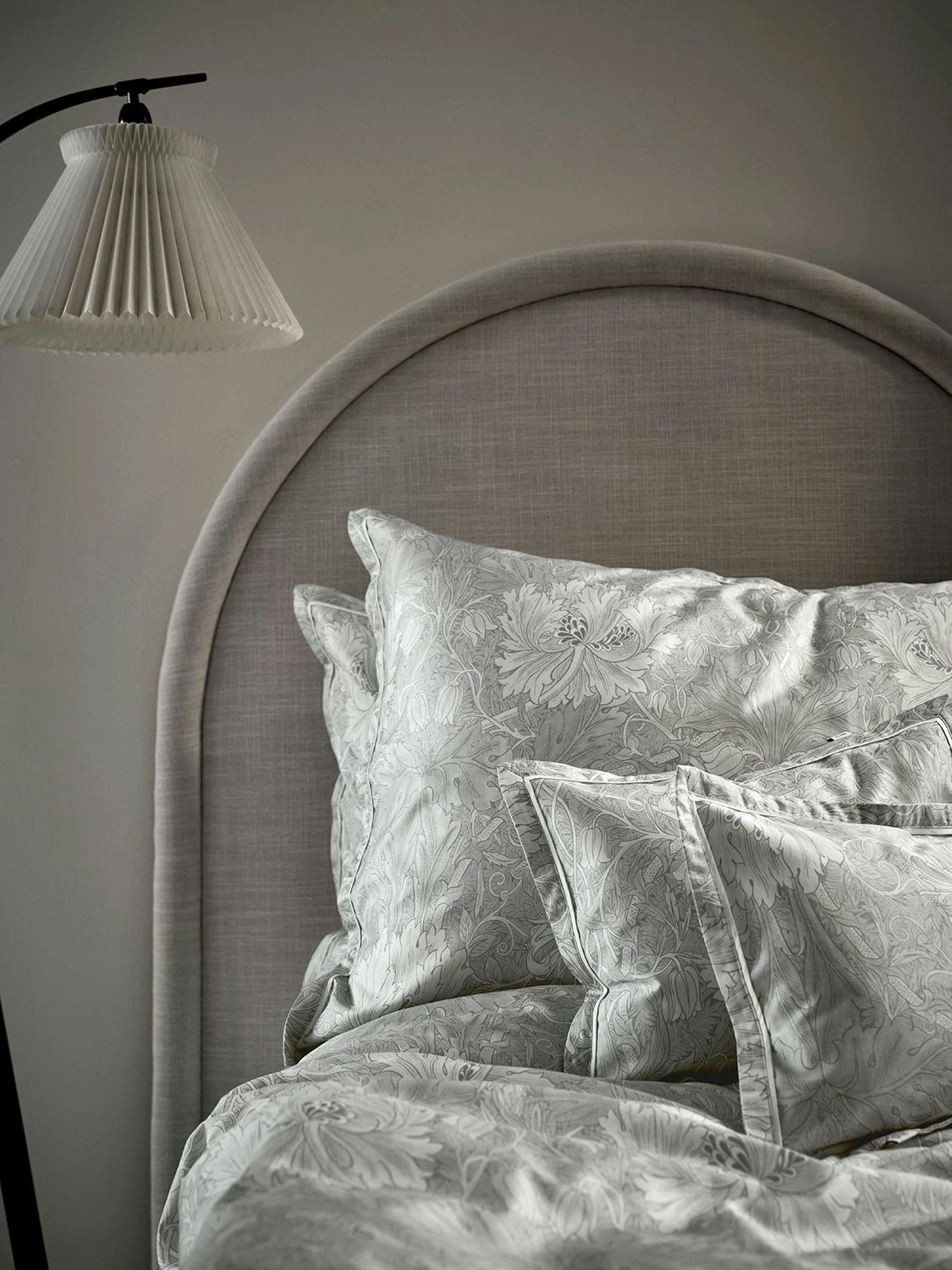 Mille Notti Honeysuckle & Tulip Bettdeckenbezug Grau, 220x220 Cm 5 Mille Notti Honeysuckle & Tulip Bettdeckenbezug Grau, 220x220 Cm – Bild 3