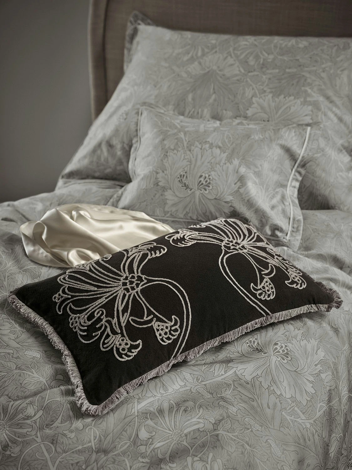 Mille Notti Honeysuckle & Tulip Bettdeckenbezug Grau, 140x200 Cm 7 Mille Notti Honeysuckle & Tulip Bettdeckenbezug Grau, 140x200 Cm – Bild 5