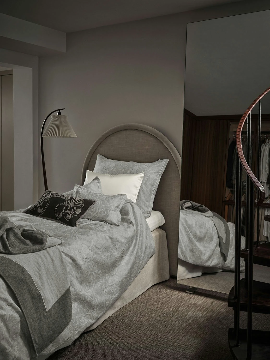 Mille Notti Honeysuckle & Tulip Plaid Grau, 130x220 Cm 3 Mille Notti Honeysuckle & Tulip Plaid Grau, 130x220 Cm – Bild 2